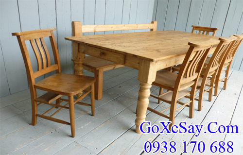 bàn ghế làm bằng gỗ thông