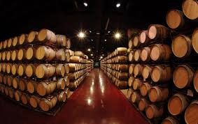 Thùng gỗ sồi tác động đến rượu vang như thế nào?