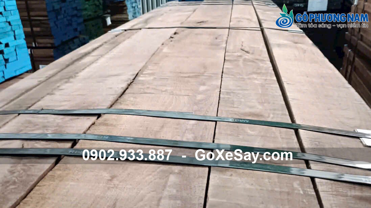 Gỗ óc chó xẻ sấy nguyên kiện tại kho