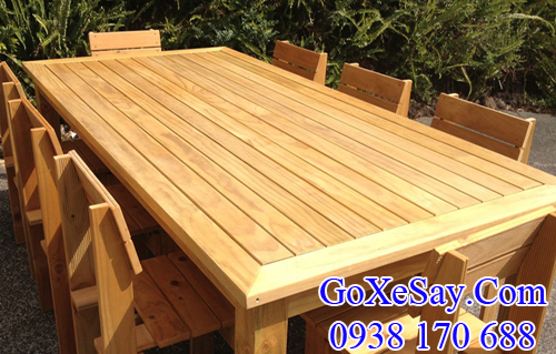 bàn ghế làm từ gỗ thông (pine) nhập khẩu